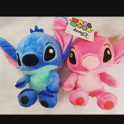 Jucarie de Plus Stitch 20 cm, Moale si Pufoasa, Albastra sau Roz – Plus de Calitate, Detalii Realiste si Umplutura Hipoalergenica